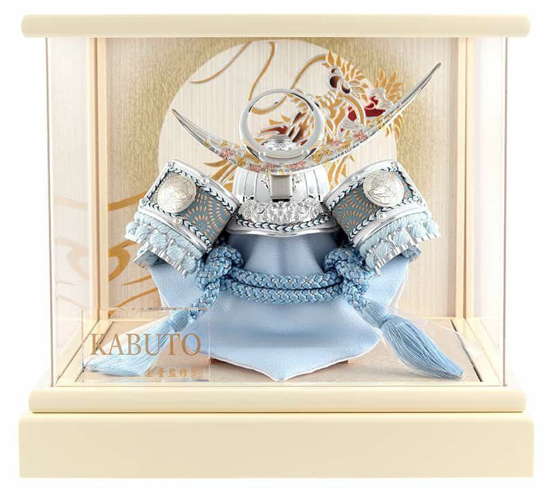 五月人形 上杉謙信 兜ケース飾り 兜飾り 宝童監修 白銀唐草上杉兜 5号 アクリルケース 【2024年度新作】 h065-mm-110Ω